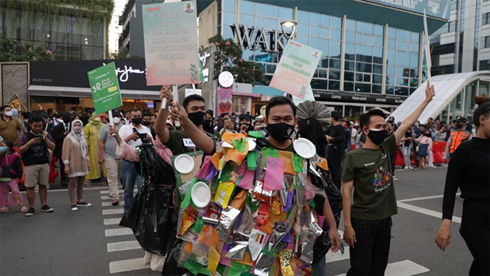 aSharp Greenerator Melakukan Parade Kampanye Mengurangi Sampah ...